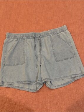 Size 2X Light Blue Women's Drawstring Denim Shorts with pockets